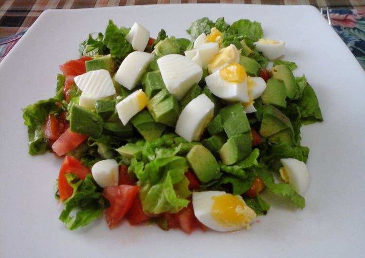 Ensalada Con Palta Tomate Lechuga Y Huevo Receta De Carolina Velandia