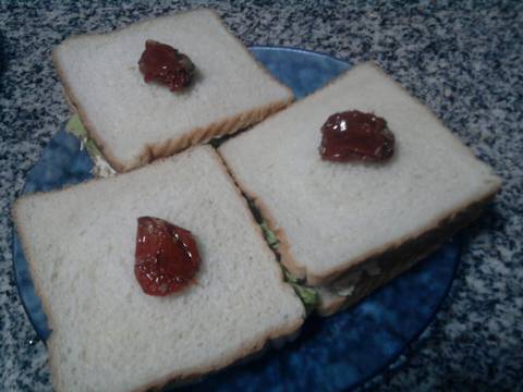 SANDWICHES DE POLLO, LECHUGA, ARGULIMIENTO