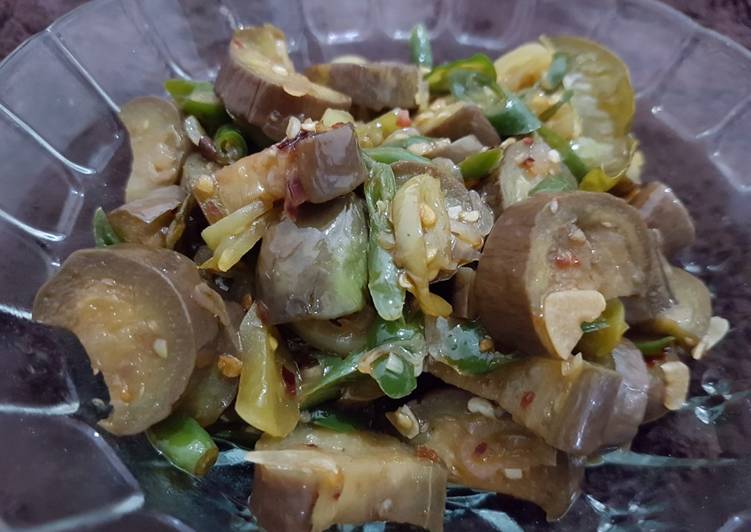 Resep Tumis Terong Ungu Cabe Hijau Dengan Sambal Dimsum Minyak Pedas