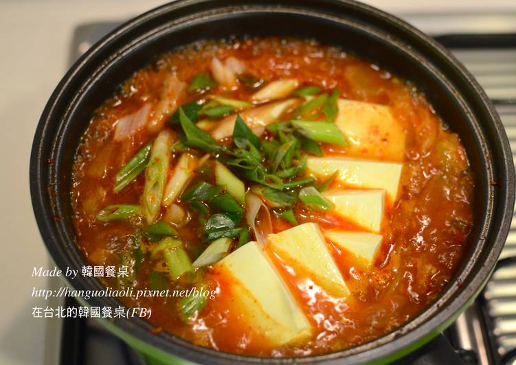 泡菜碱度汤糕点中猪肉图片