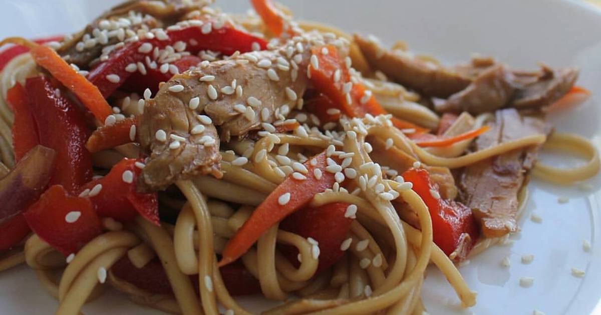 Удон с курицей и овощами в домашних 179
