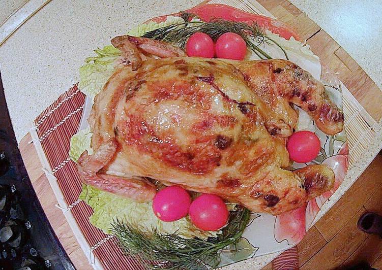 Праздничная фаршированная курица без костей Праздничная фаршированная курица без костей