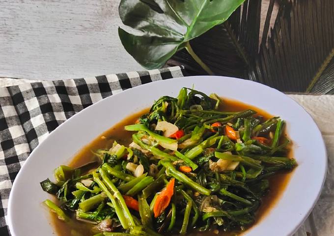 Resep Cah Kangkung Saus Tiram Oleh Priska Koes Cookpad