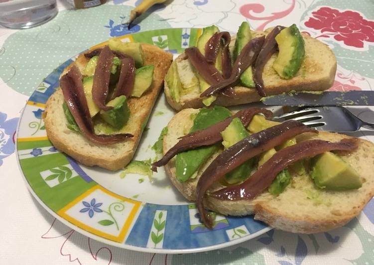 Tosta De Aguacate Con Anchoa Receta De Natalia Sanz Serrano Cookpad