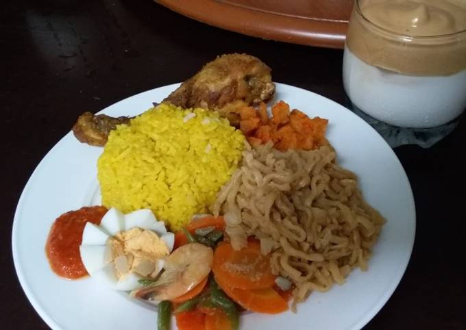 Resep Nasi Kuning Rice Cooker Ala Saya Oleh Prihartini Zulvi Cookpad