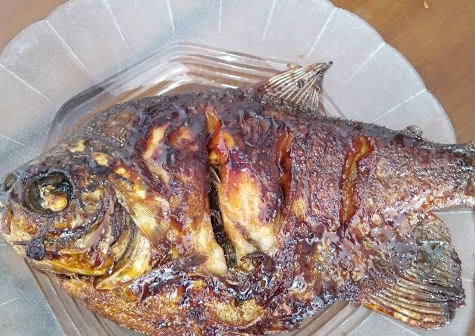 Resep Ikan Bawal Bakar Madu Oleh Mama Kembar Cookpad