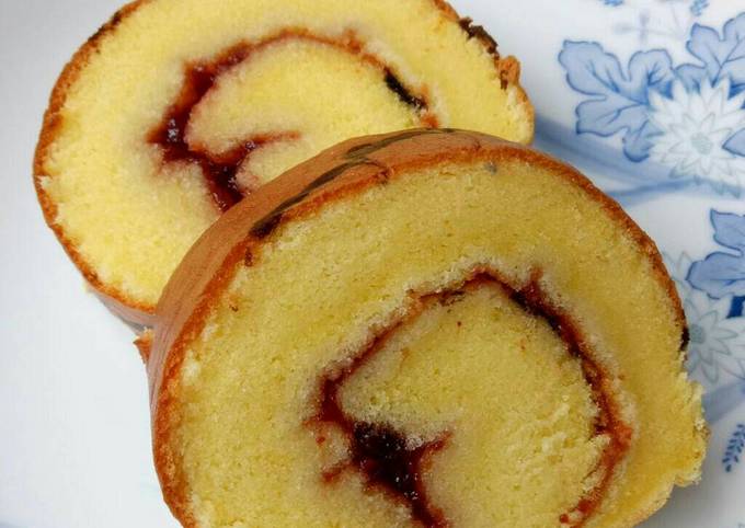 Resep Bolu Gulung Selai Strawberry Oleh Hellen Gunawan Cookpad