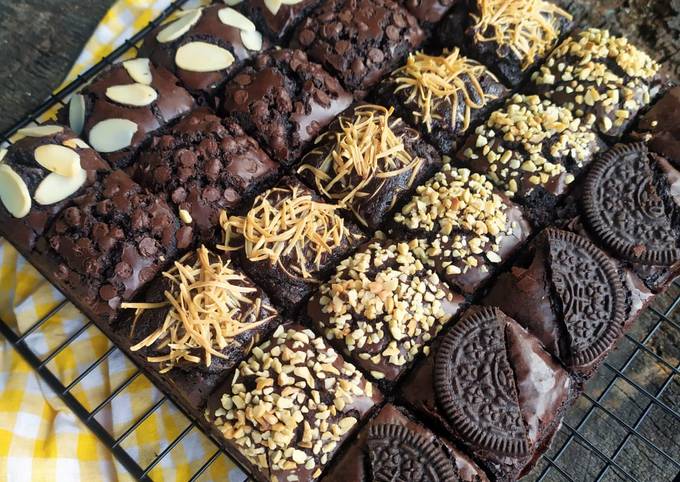 Resep Shiny Crust Fudgy Brownies Oleh Bunda Kenzie Cookpad