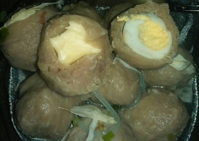 Resep Bakso Isi Keju Telur Puyuh Oleh Yalesvi Maheny Cookpad