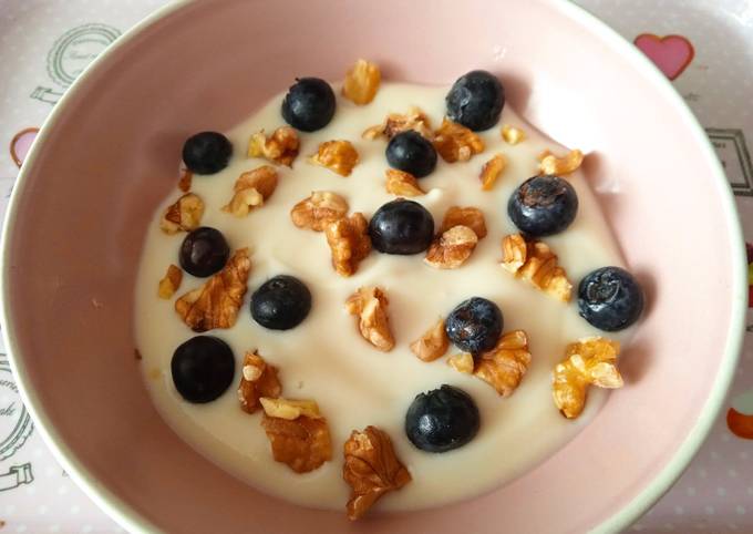 Yogurt Con Ar Ndanos Y Nueces Receta De Evita Cookpad