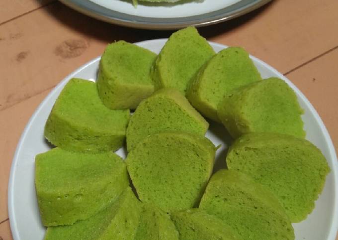 Resep Bolu Pandan Kukus Lembut Ukuran Sendok Oleh Diyan Ayunita Cookpad