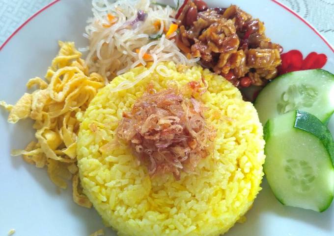 Resep Nasi Kuning Magiccom Gurih Sedap Oleh Tsaniyatul Azizah Cookpad