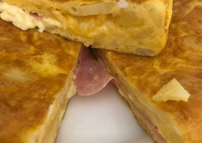 Tortilla de patatas con jamón York y queso Receta de Yolanda Zamora