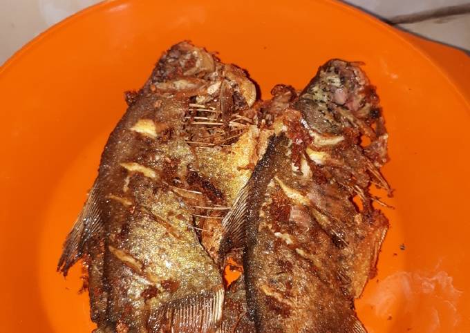 Resep Ikan Bawal Goreng Sambel Kecap Oleh Tia Cookpad