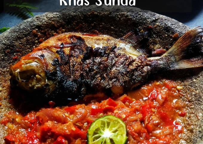 Resep Bawal Bakar Bumbu Cobek Khas Sunda Oleh Farhah Cookpad