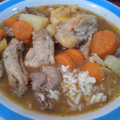 Caldo de menudencias de pollos en olla de presión Receta de Carmen