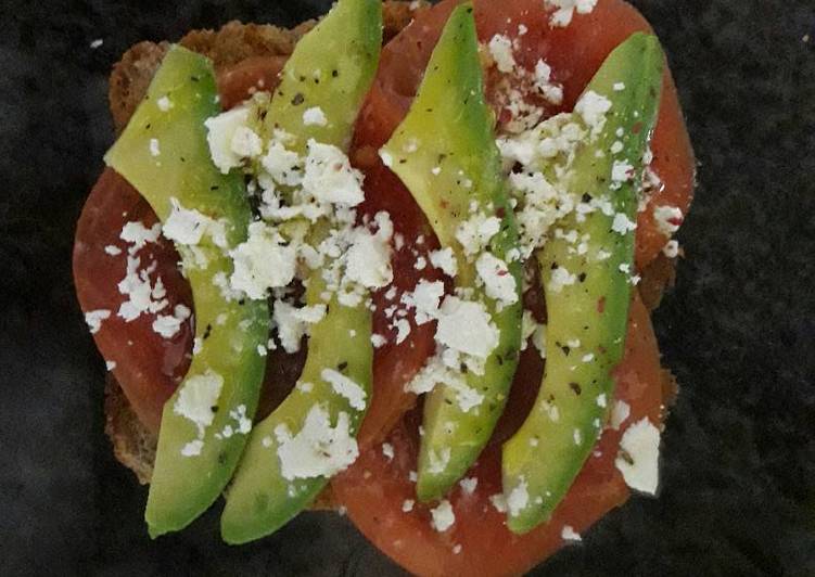 Tostada De Tomate Y Aguacate Receta De Gonzalo Perez Rota Cookpad