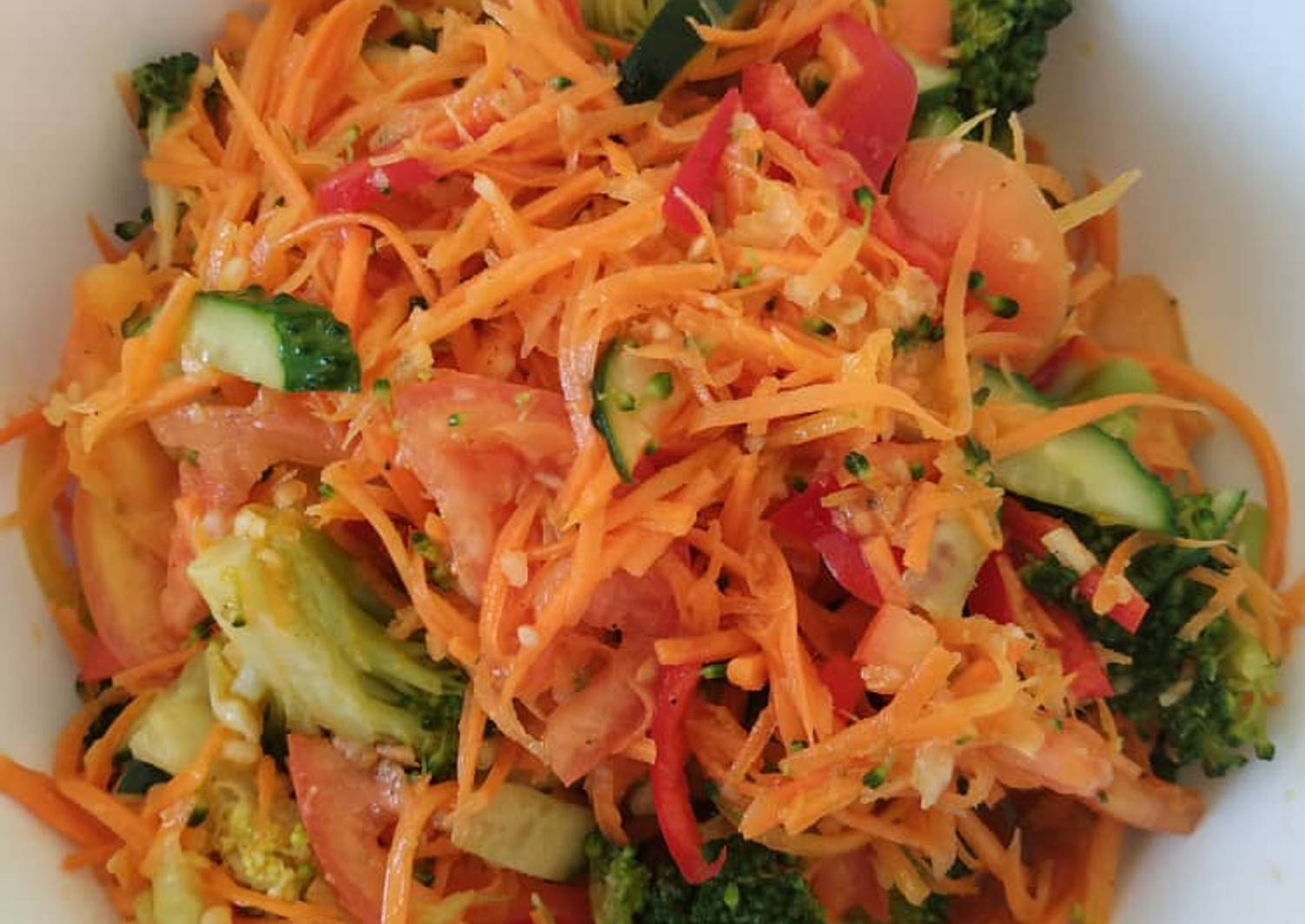 Салат с брокколи и морковью