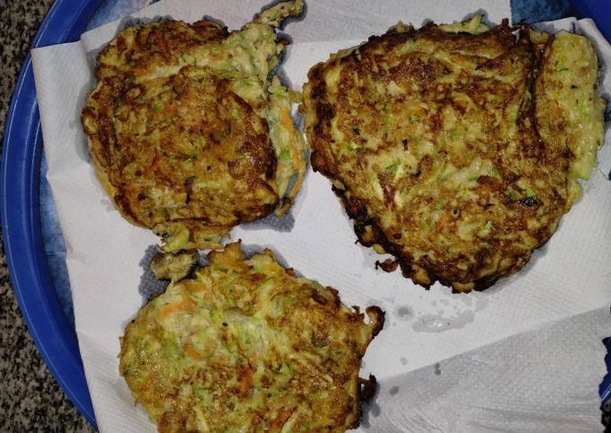 Tortillitas De Zucchini Y Zanahoria Receta De Silviarre Cookpad