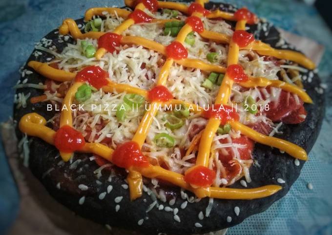 Resep Black Pizza Teflon Anti Gagal Oleh Ummu Alula Cookpad