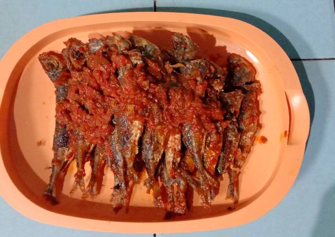 Resep Ikan Dencis Sambal Merah Oleh Desra Israyana Cookpad