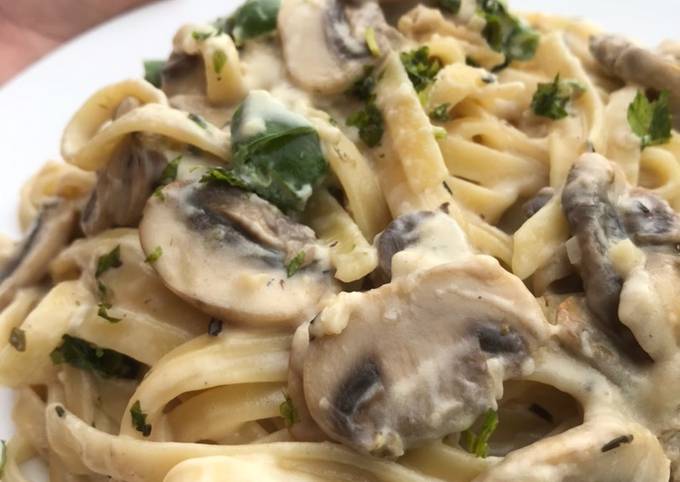 Resep Fettuccine With Creamy Mushroom Sauce Oleh Hanun Hartono Cookpad