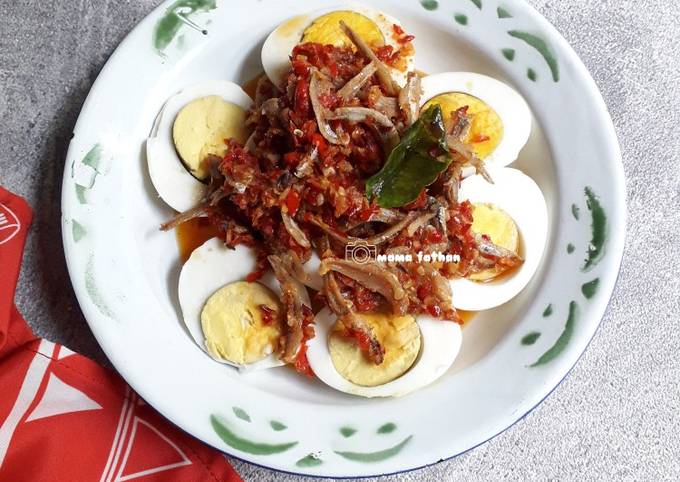 Resep Telur Belah Ikan Asin Balado Oleh Mama Fathan Cookpad