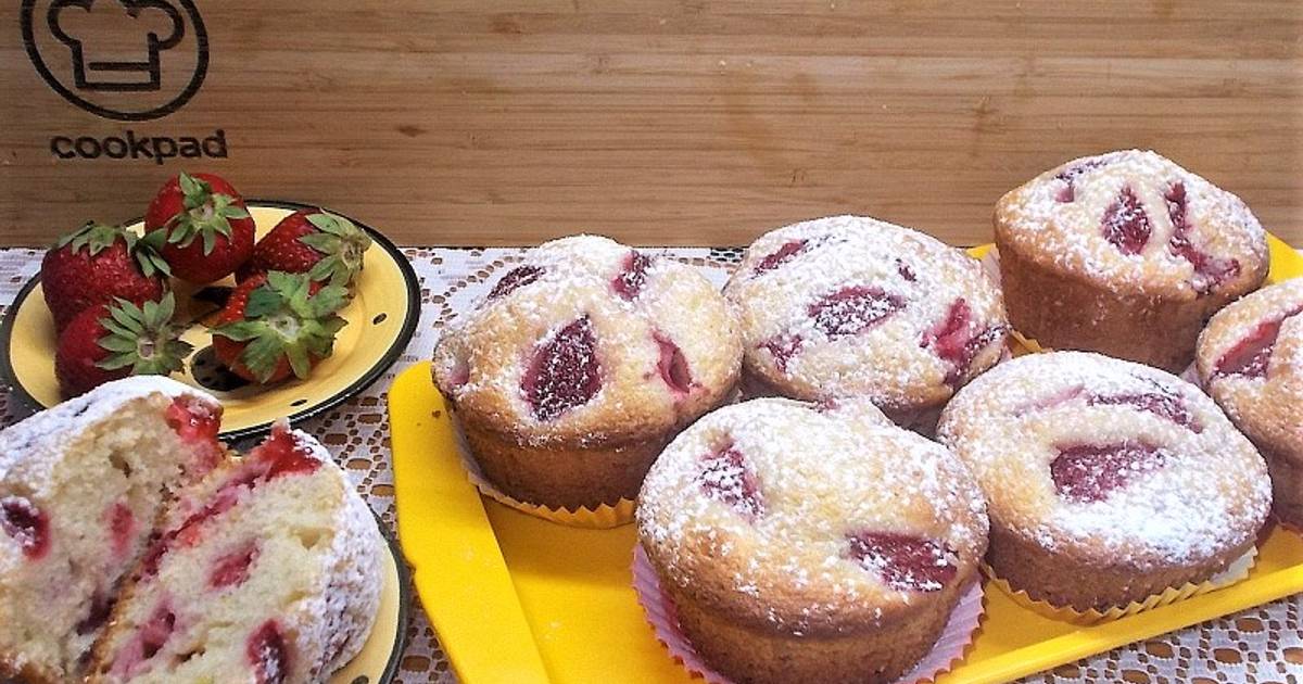 Szuper bolyhos szamócás muffin Fehér Katica receptje Cookpad receptek