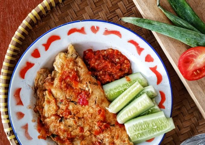 Resep Telur Dadar Sambal Penyet Oleh Nay S Kitchen Cookpad