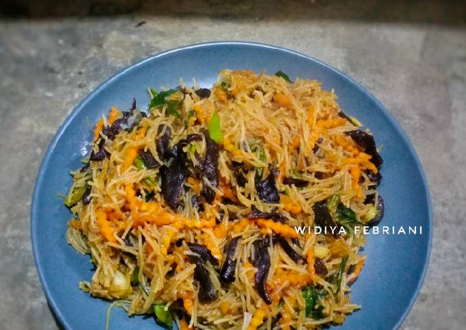 Resep Bihun Goreng Jamur Kuping Oleh Widiya Febriani Cookpad