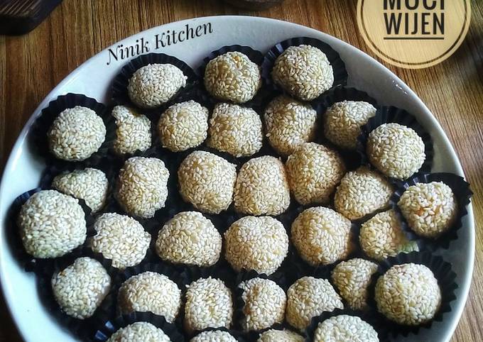 Resep Mochi Wijen Isi Kacang Devina Hermawan Oleh Ninik Kitchen Cookpad