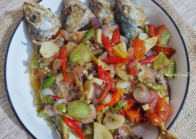 Resep Ikan Kembung Bumbu Tumis Oleh Dahniear N Indriani Cookpad