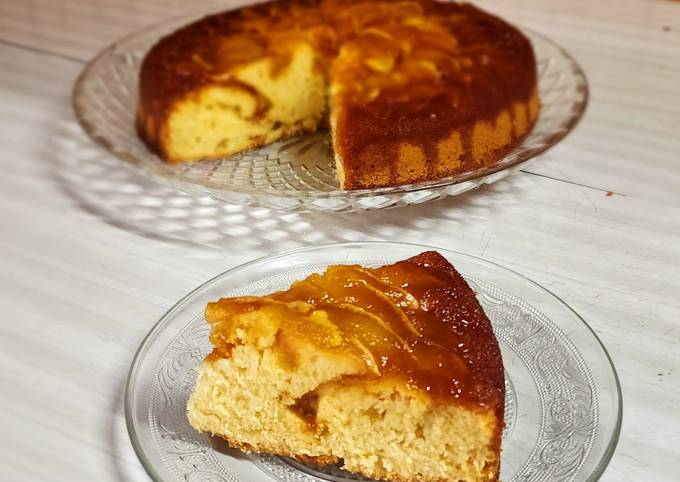 Torta invertida de manzana y caramelo Receta de 𝔾𝕚 Cookpad