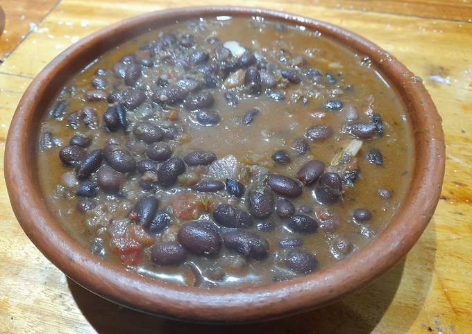 Cazuela De Porotos Negros Receta De Gustavo Yuse Lockley Cookpad