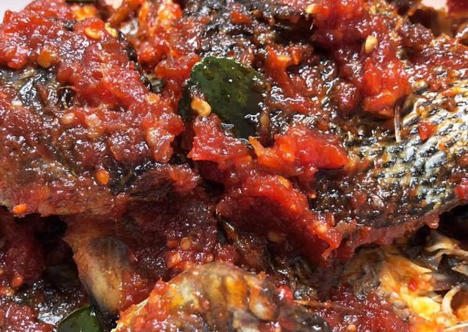 Resep Ikan Nila Sambal Favorit Suami Oleh Ninaodl Saputra Cookpad