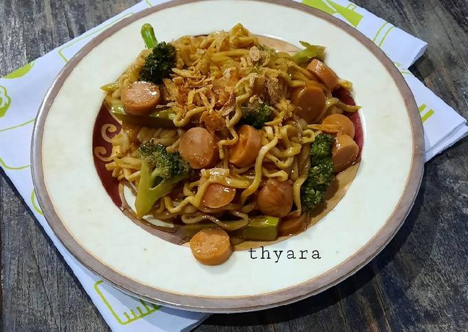 Resep Mie Goreng Sosis Brokoli Oleh Thyara Cookpad