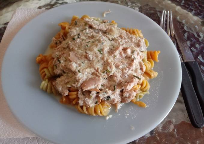 Fideos con Salsa de Queso Crema Ciboulette y Atún Receta de Keila