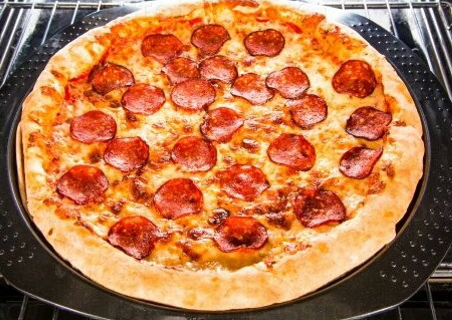 пицца с колбасой и сыром помидором рецепт с фото фото 8