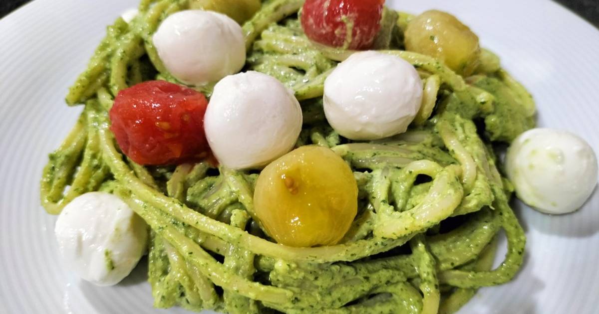 Spaghetti Al Pesto De R Cula Y Nueces Con Cherrys Y Mozzarella Receta