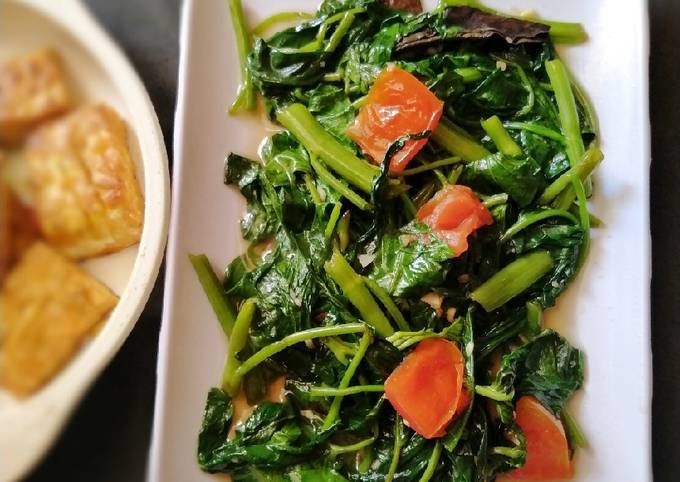 Resep Tumis Kangkung Saos Tiram Oleh Yuli Tiarni Cookpad