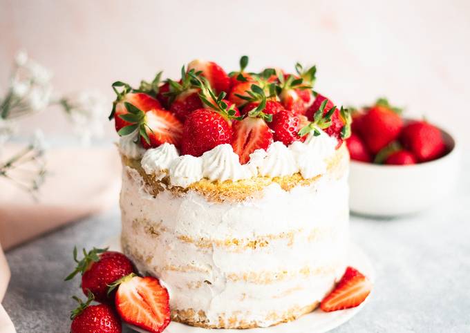 Naked Cake Aux Fraises De Alexandra Hanger Cookpad