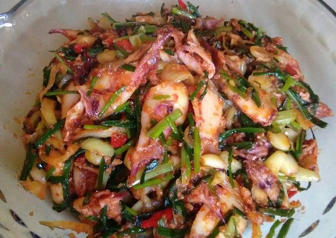 Resep Sambal Goreng Cumi Dan Bawang Kucai Oleh Dahliana Hairil Cookpad