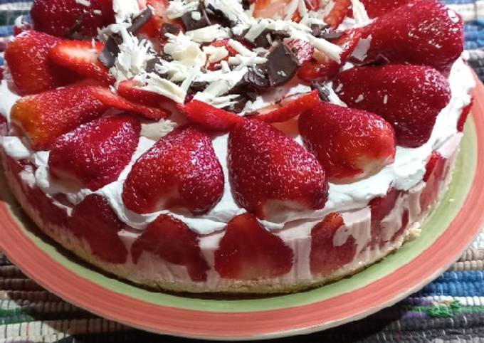 Tarta Con Mousse De Frutillas Y Crema Chantilly Receta De Marita