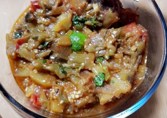 Aloo Baingan Potato Brinjal Recipe By Sadia Alvi Cookpad