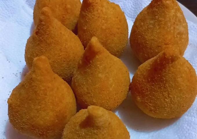 Massa básica para coxinha e todos os tipos de salgados fritos Receita