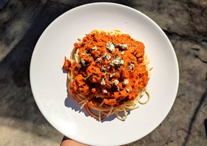 Pasta con salsa de jitomate champiñones y carne Receta de Michelle