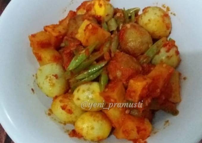 Resep Sambel Goreng Kentang Bakso Telur Puyuh Oleh Yeni Pramusti Cookpad