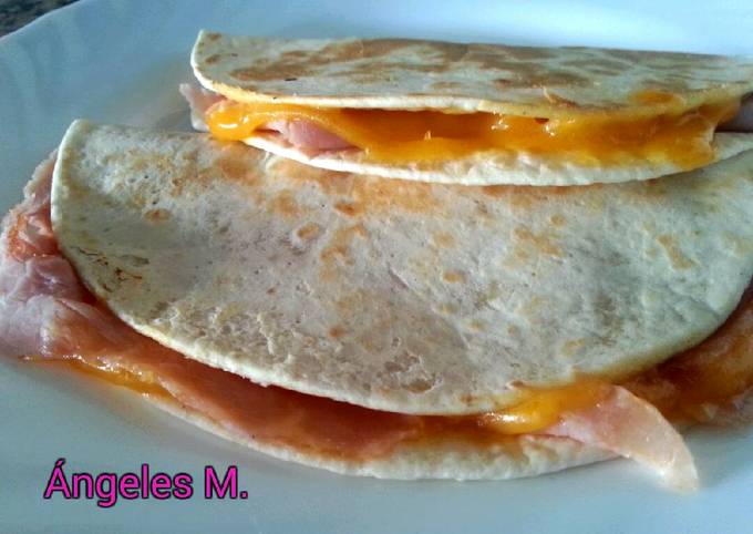 Tortillas de jamón y queso Receta de Ángeles Medina Cookpad