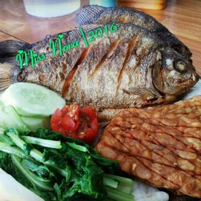 Resep Ikan Bawal Goreng Sambal Mentah Oleh Miss Nora Cookpad