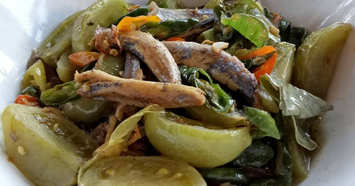 Resep Ikan Asin Cabai Dan Tomat Hijau Oleh Veronica Suryati Cookpad